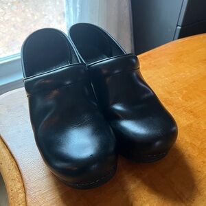 Dansko Black Leather Mules Narrow Size 37